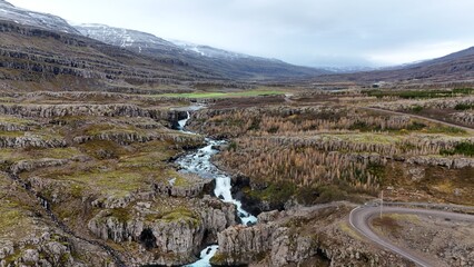Island: Wasserfälle, Natur pur.