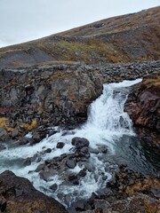 Island: Wasserfälle, Natur pur.