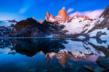 Sunrise of the famous laguna de los tres in the foreground and Fitz Roy mountain in red in the background, near El Chalten in the Argentina part of Patagonia 