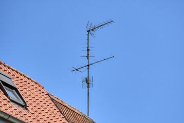 Antenne, Antennenmast, Dachantenne, UHF, VHF, UKW, ORF, ZDF, ARD, BR, Fernempfang, Gaisberg, Yagi,...