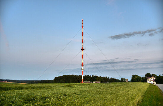 Pfarrkirchen, Sender, Sendemast, Grundnetzsender, UKW, DAB+, Digitalradio, DVB-T2, Fernsehen, Radio. Antenne, Bayern, Mast, Stahlrohrmast, abgespannt, DAB, TV, Telekom, Deutschland, BR, Bayerischer Ru