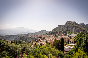 Obraz premium Aerial view of old town of Taormina on sunny day from ancient greek theatre, Sicily, Italy