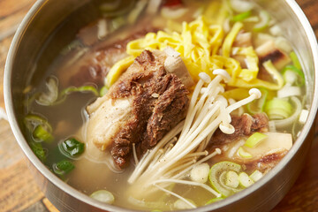 Short Rib Soup in a Hot Pot 