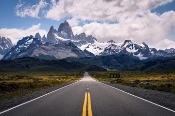 Foto op Plexiglas Cerro Torre Road to el chalten, beautiful fitz roy, cerro torre, dramatic sky sunlight,  and cloud (Argentina, Patagonia)