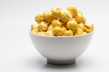 Tazón de palomitas de maíz con azúcar caramelizada