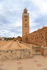 Photo of the exterior of the Koutoubia mosque in the city of Marrakech, cloudy day.