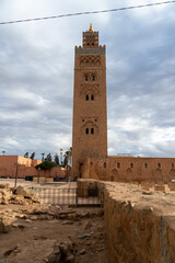 Photo of the exterior of the Koutoubia mosque in the city of Marrakech, cloudy day.