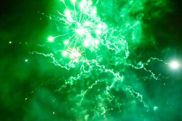 Symbolische Darstellung des Big Bangs anhand des Silvesterfeuerwerks