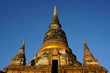 Fototapeta premium Wat Yai Chai Mongkhon, Ayutthaya, Thailand in early morning