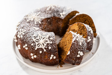Obraz na płótnie Canvas Gingerbread bundt cake with caramel filling