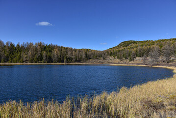 Fototapeta na wymiar Autumn landscape. Mountain lake in autumn on a sunny day.