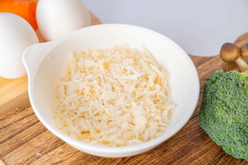 器に入った生パン粉