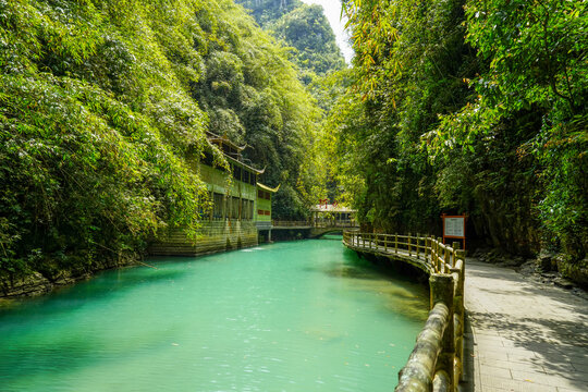 Lush green plants and turquoise river water. A great place to travel in summer. The Ayi Valley is deep, the river bed is narrow, and the water is crystal clear.