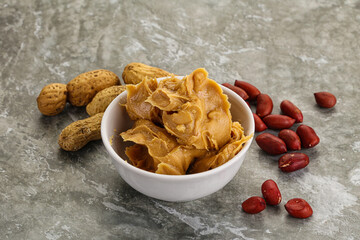 Peanut paste in the bowl