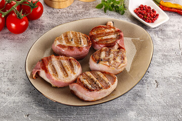 Grilled pork tenderloin with bacon