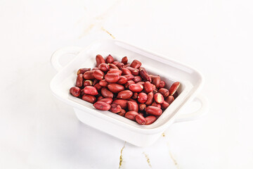 Raw peanut heap for roast
