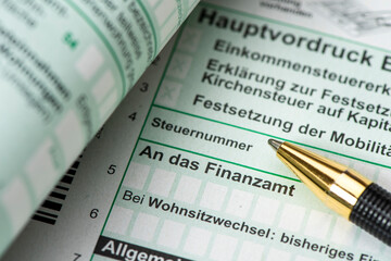 Steuererklärung für Finanzamt mit Formular