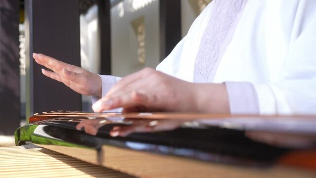 playing the guzheng