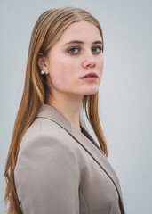 Frau | Gesicht | ernst
