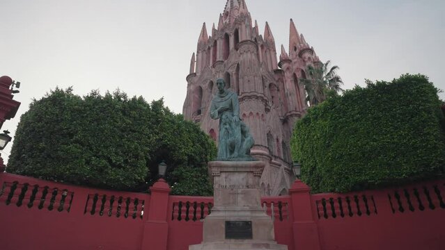 San Miguel de Allende, Mexico - La Parroquia de San Miguel Arc&aacute;ngel Catholic church and Torre del Reloj Clock Tower