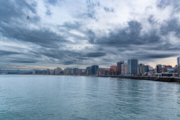 Naklejka premium Invierno en la costa de Gijón.