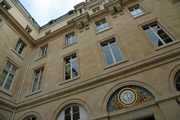 Obraz premium Courtyard with the clock - Historic Hotel de la Marine - Paris, France