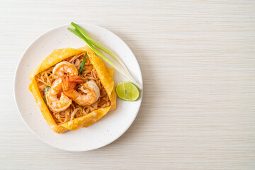 Thai stir fried noodles with shrimps and egg wrap (Pad Thai)