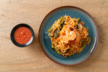 Stir-fried instant noodles sukiyaki with shrimps
