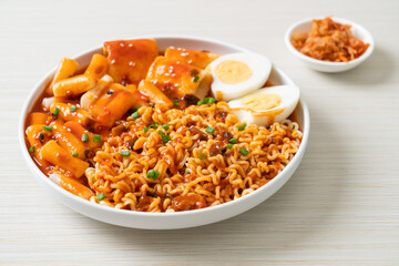 Korean instant noodles with Korean rice cake and fish cake and boiled egg