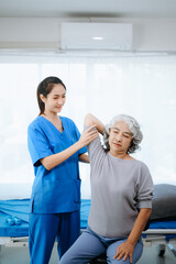 Obraz premium Female Doctor and patient suffering from back pain during medical exam.