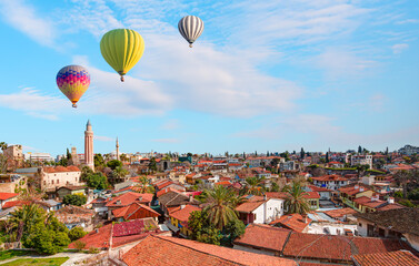 Naklejka premium Hot air balloon flying over panoramic view of Antalya Old Town - Yivli Minare Mosque in Old town Kaleici, Antalya, Turkey