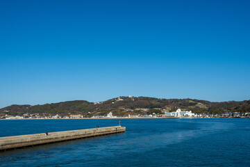 Fototapeta na wymiar 日本の岡山県瀬戸内市の牛窓と前島の美しい風景