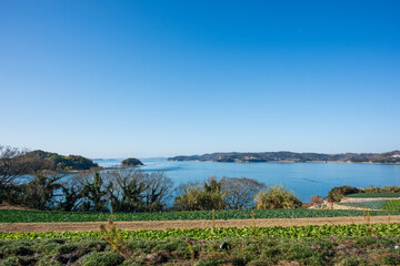 Obraz premium 日本の岡山県瀬戸内市の牛窓と前島の美しい風景