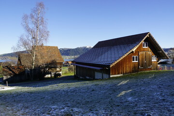 Blick auf das Haus und den Stall der Familie K&auml;lin, Einsiedeln, G&auml;haldenweg, Birchli, Innerschweiz