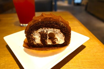 チョコレートのロールケーキ