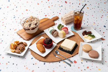 Ipabes, raw chocolate, Americano, cheese, tungcaroon, macaron, honey butter, bread, bread, coffee bean bread, madeleine, muffin, chocolate