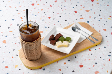 Ipabes, raw chocolate, Americano, cheese, tungcaroon, macaron, honey butter, bread, bread, coffee bean bread, madeleine, muffin, chocolate