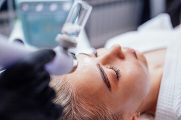 Fototapeta na wymiar Rejuvenating facial gas liquid treatment. Hydro air skin cleansing operation