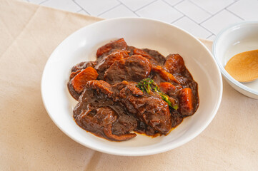 牛すねシチュー