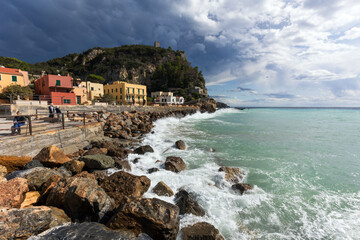 Varigotti con il mare agitato Liguria