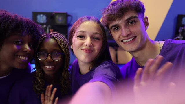 Proyecto sin título 1Selfie video of multicultural gamer team waving and laughing