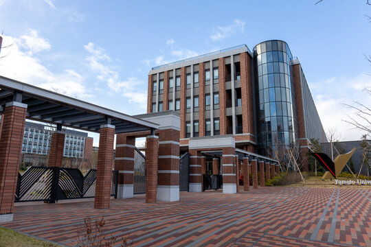 大阪府吹田市／大和大学の校舎（2024年1月2日撮影）