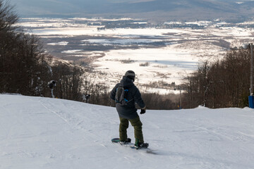 Fototapeta na wymiar Snowboarder on top of mountain