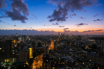 東京都 文京シビックセンター展望ラウンジから見る夕暮れの街並み...