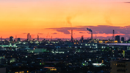 Fototapeta na wymiar 千葉県木更津市 太田山公園から見る夕暮れの京葉工業地域