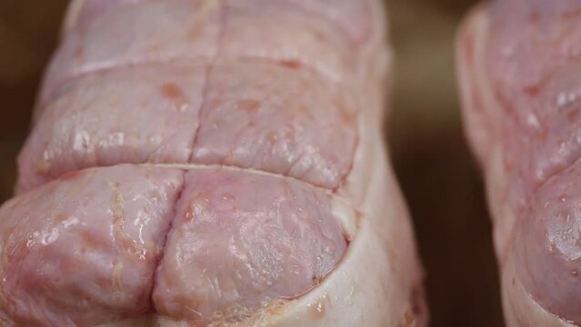 r&ocirc;ti de dinde, cru, en gros plan