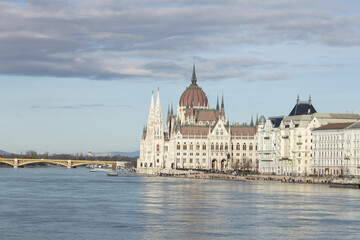 Fototapeta na wymiar The Danube River overflowed, the shores of Budapest were flooded