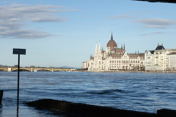 Fototapeta premium The Danube River overflowed, the shores of Budapest were flooded
