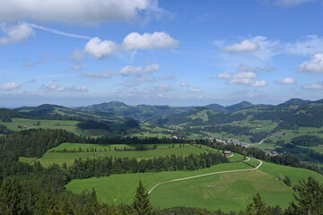 Fototapeta na wymiar Berglandschaft um den Bachtel, Schweiz