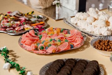 empresario, camisa, chaqueta, gente, moda, indumentaria, hombre, persona, falda, formal, exitos, negro, boda, colores, flores, mesas, vajilla, cuberteria, manteleria, marcasitios, corbata, blazer, zap